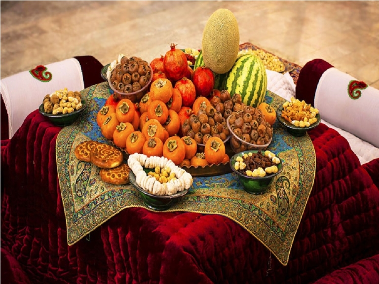 رنگ های مناسب ترکیب با قرمز در سفره شب یلدا